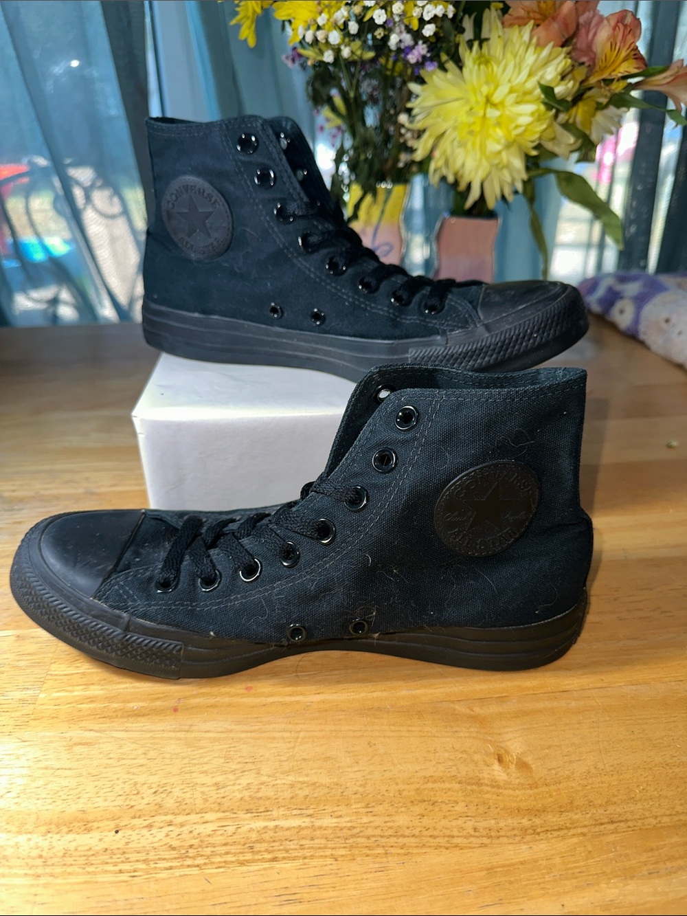 🤩Converse Black High Top Canvas Sneakers. 🎁1
